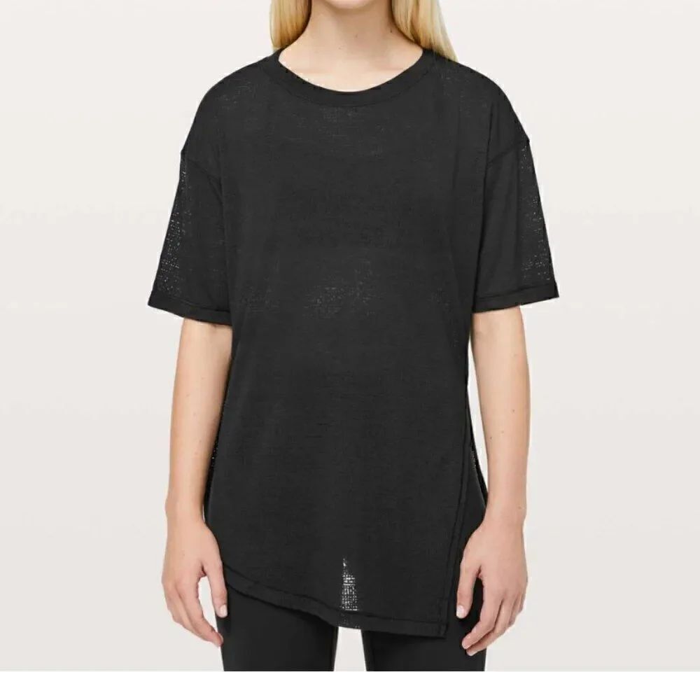 Lululemon Sneak Out Black tee size 4 NWOT